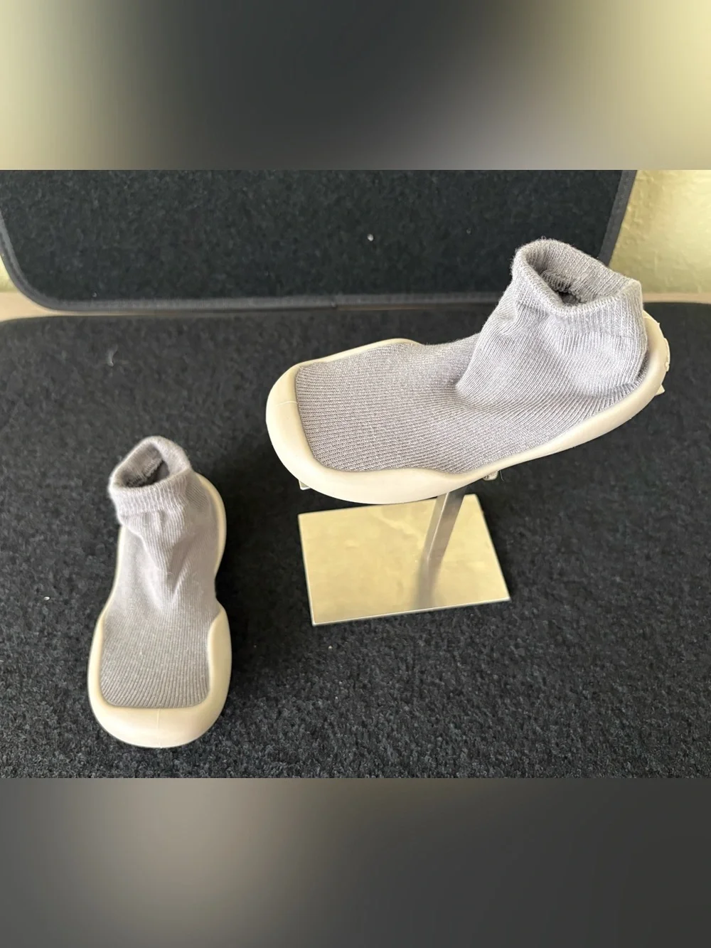 Toddler Sock Shoes Gray EU 24/25 Slip-On Knit Sneakers Lightweight Unisex NWOT
